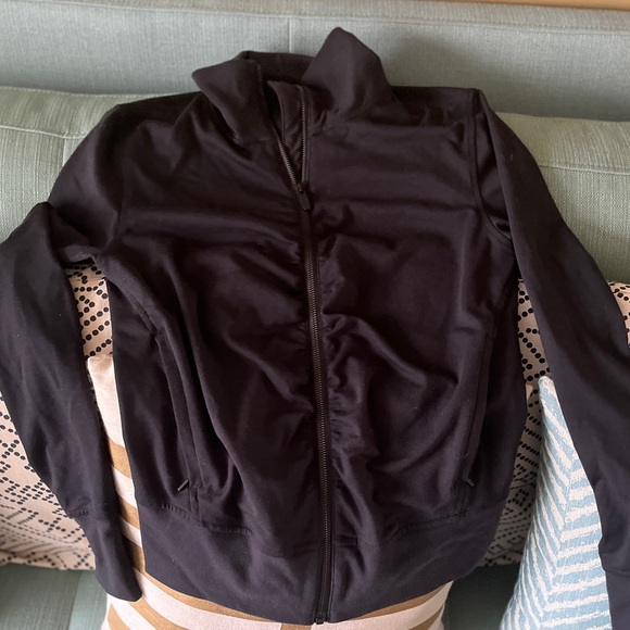 Lululemon jacket size 8 - Picture 2 of 3